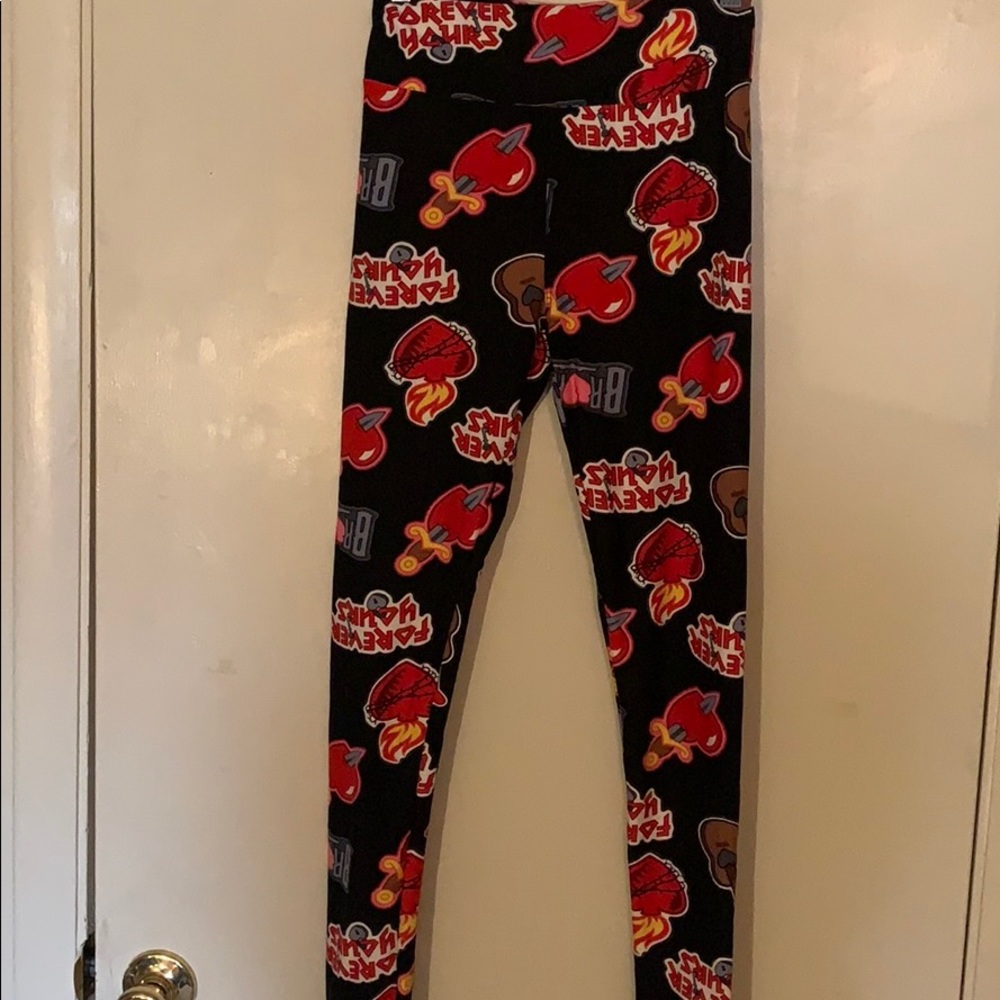 LuLaRoe one size Valentine’s Day leggings